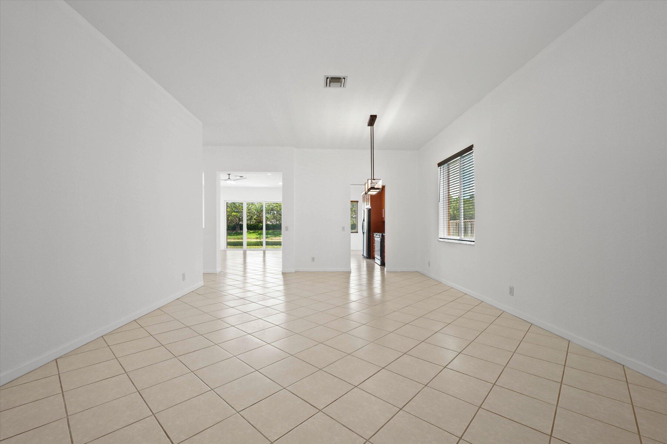 886 SUNFLOWER Circle