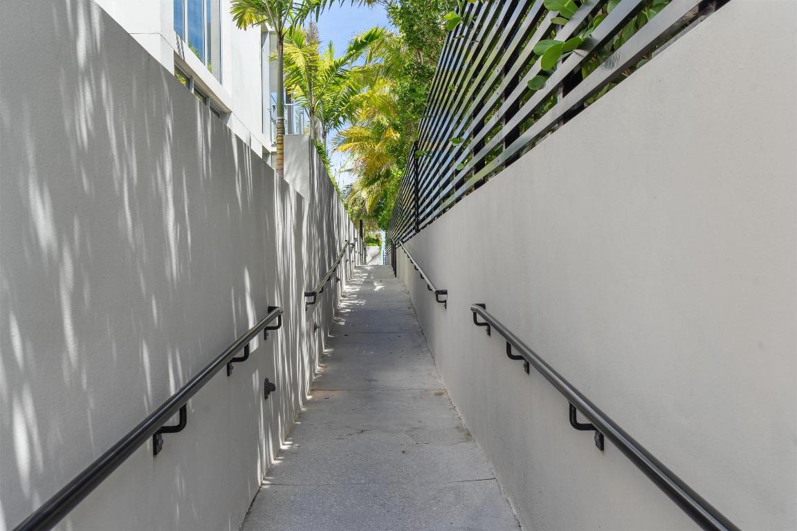 ESTATES AT OCEAN DELRAY - Residential