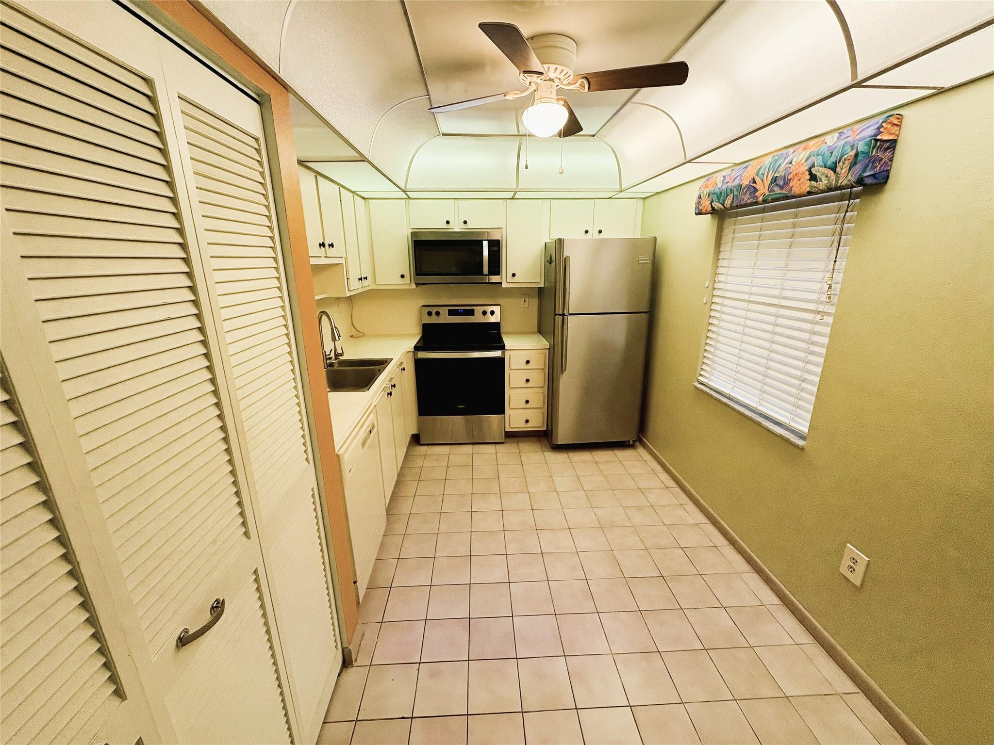 18TH HOLE AT INVERR - Residential