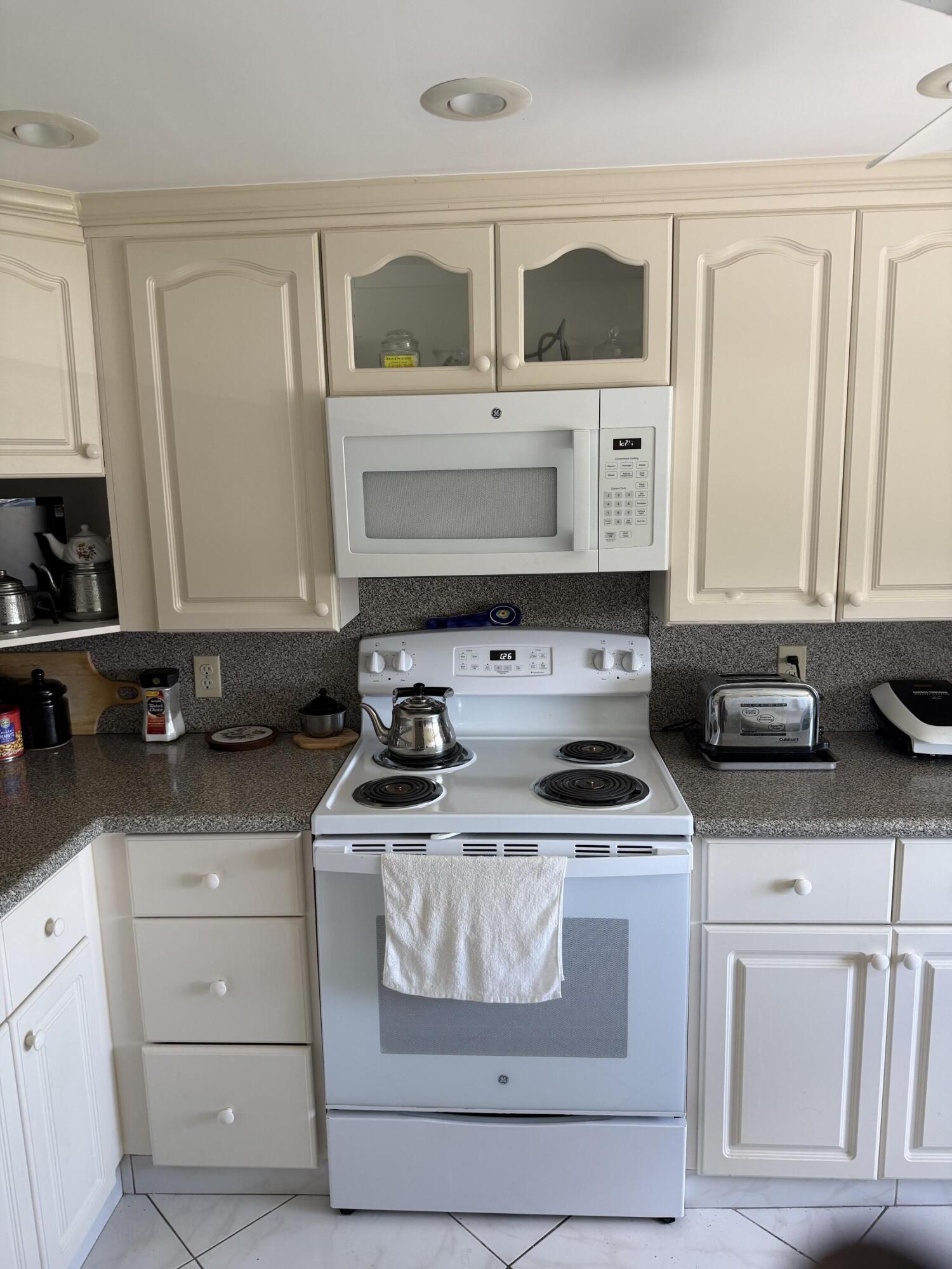 GUILDFORD AT CENTURY VILLAGE CONDO - Residential