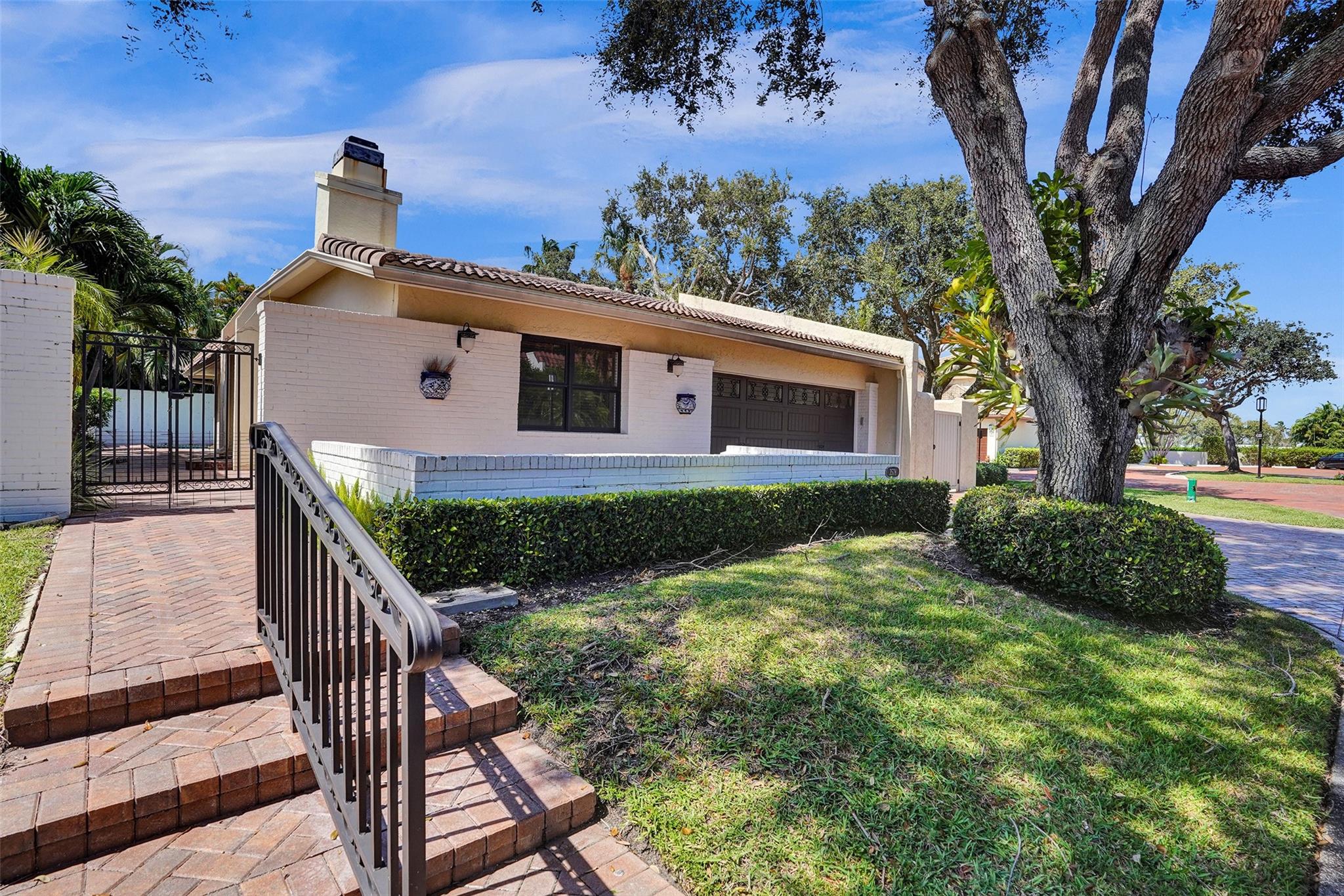 3578 Commodore Cir