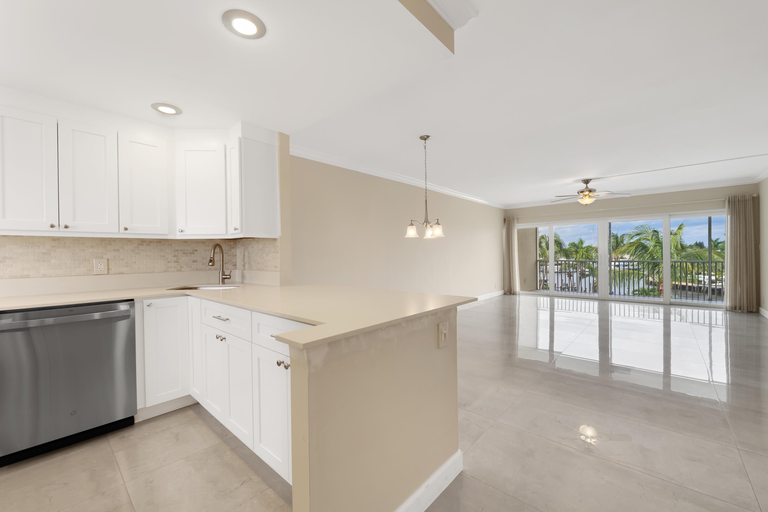400 N FEDERAL Highway 408