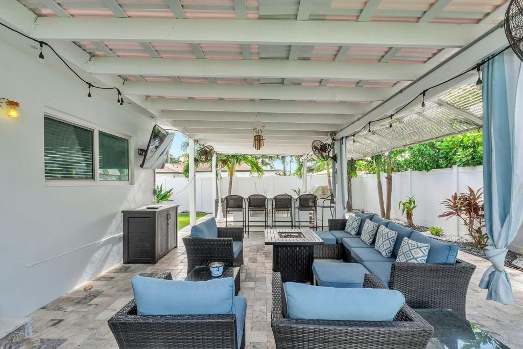 Photo of 530 NE 17th Street, Boca Raton, FL 33432 (MLS # R11143996)