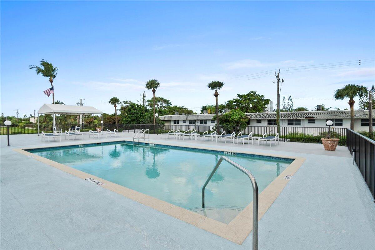 LAKE HARBOR COVE CONDO - Residential