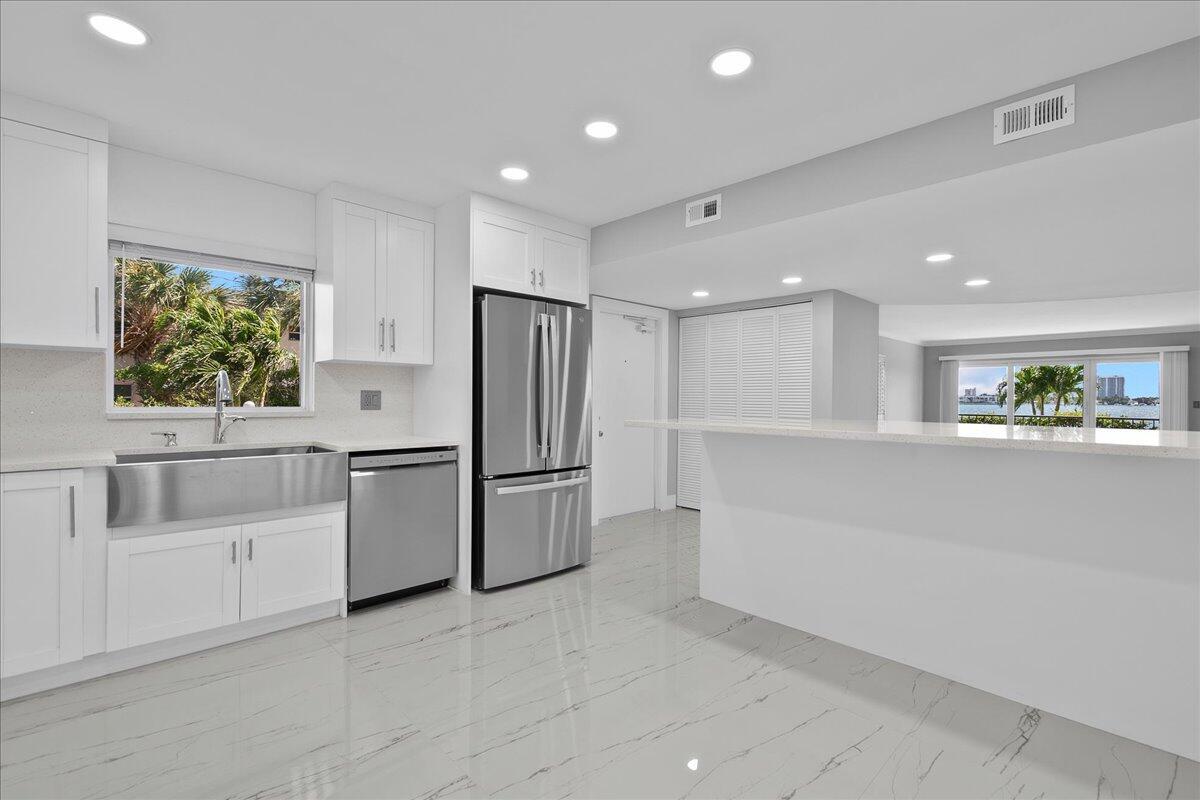 LAKE HARBOR COVE CONDO - Residential