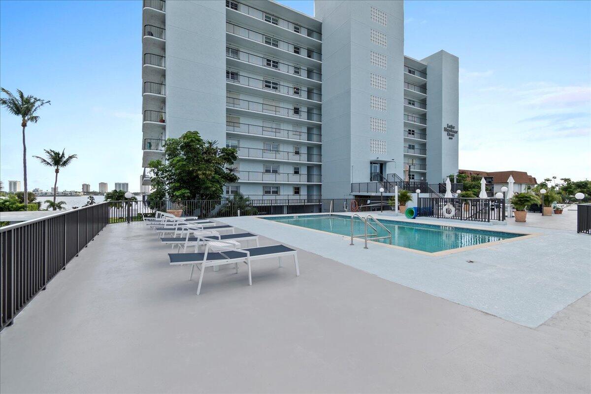 LAKE HARBOR COVE CONDO - Residential