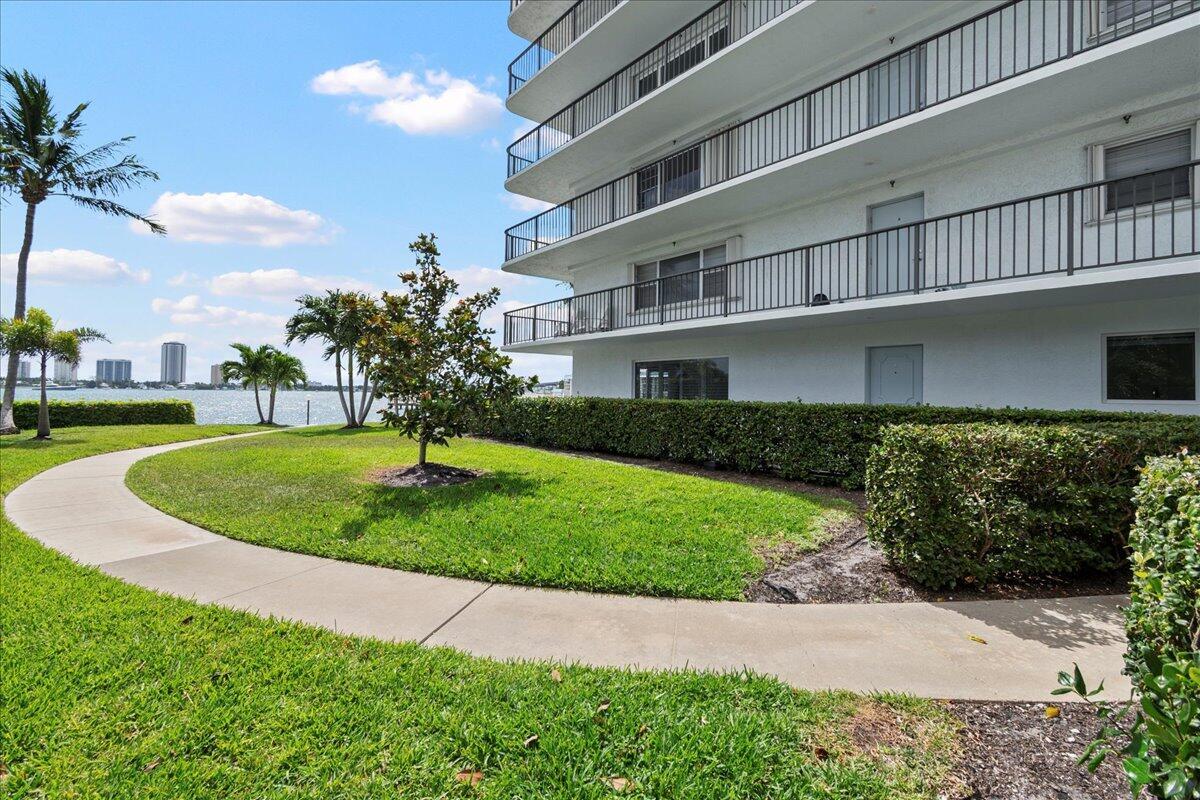 LAKE HARBOR COVE CONDO - Residential
