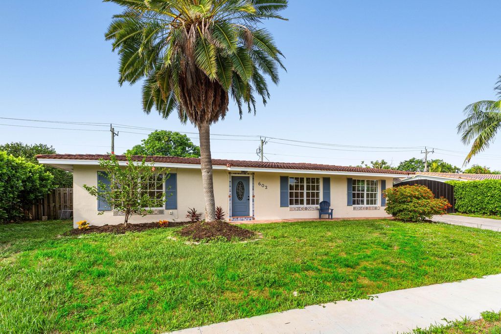 Photo of 602 Heron Drive, Delray Beach, FL 33444 (MLS # R11120644)