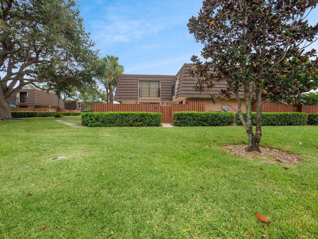 Photo of 2005 20th Court, Jupiter, FL 33477 (MLS # R11103848)