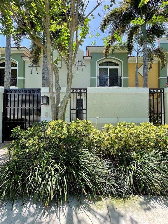 BAYVIEW COUNTRY CLUB - Residential