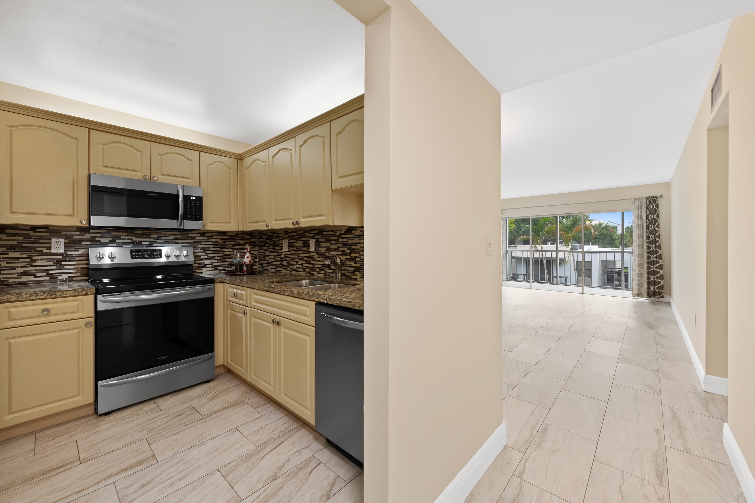 483 N Pine Island Road C304, Plantation FL 33324