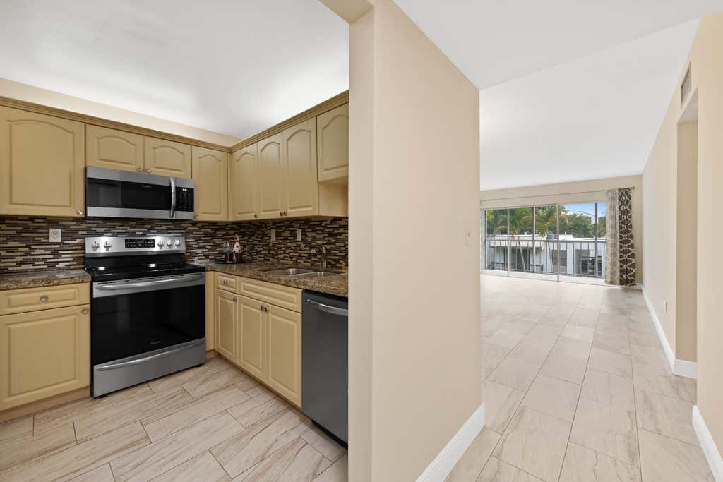 Photo of 483 N Pine Island Road #C304, Plantation, FL 33324 (MLS # B26046840)