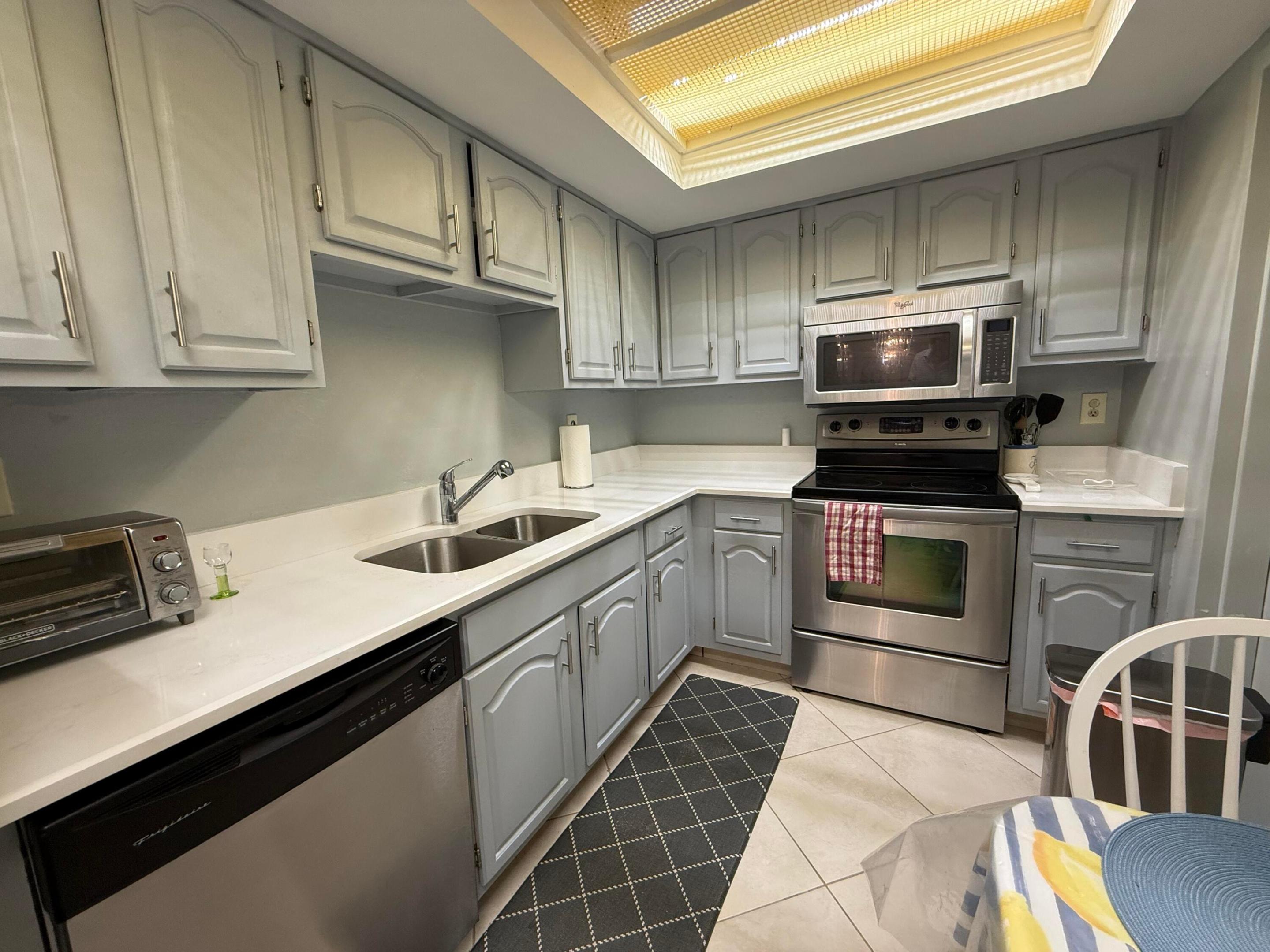 LAKEWOOD MIDRISE CONDO - Residential Lease