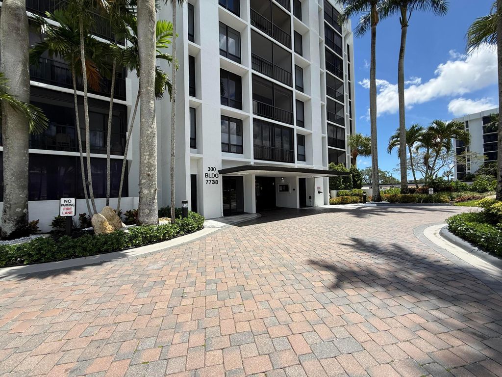 Photo of 7738 Lakeside Boulevard #373, Boca Raton, FL 33434 (MLS # B26017337)