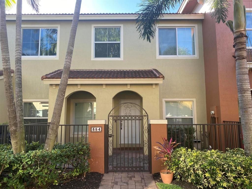 Photo of 354 Lake Monterey Circle Cir, Boynton Beach, FL 33426 (MLS # R10692576)