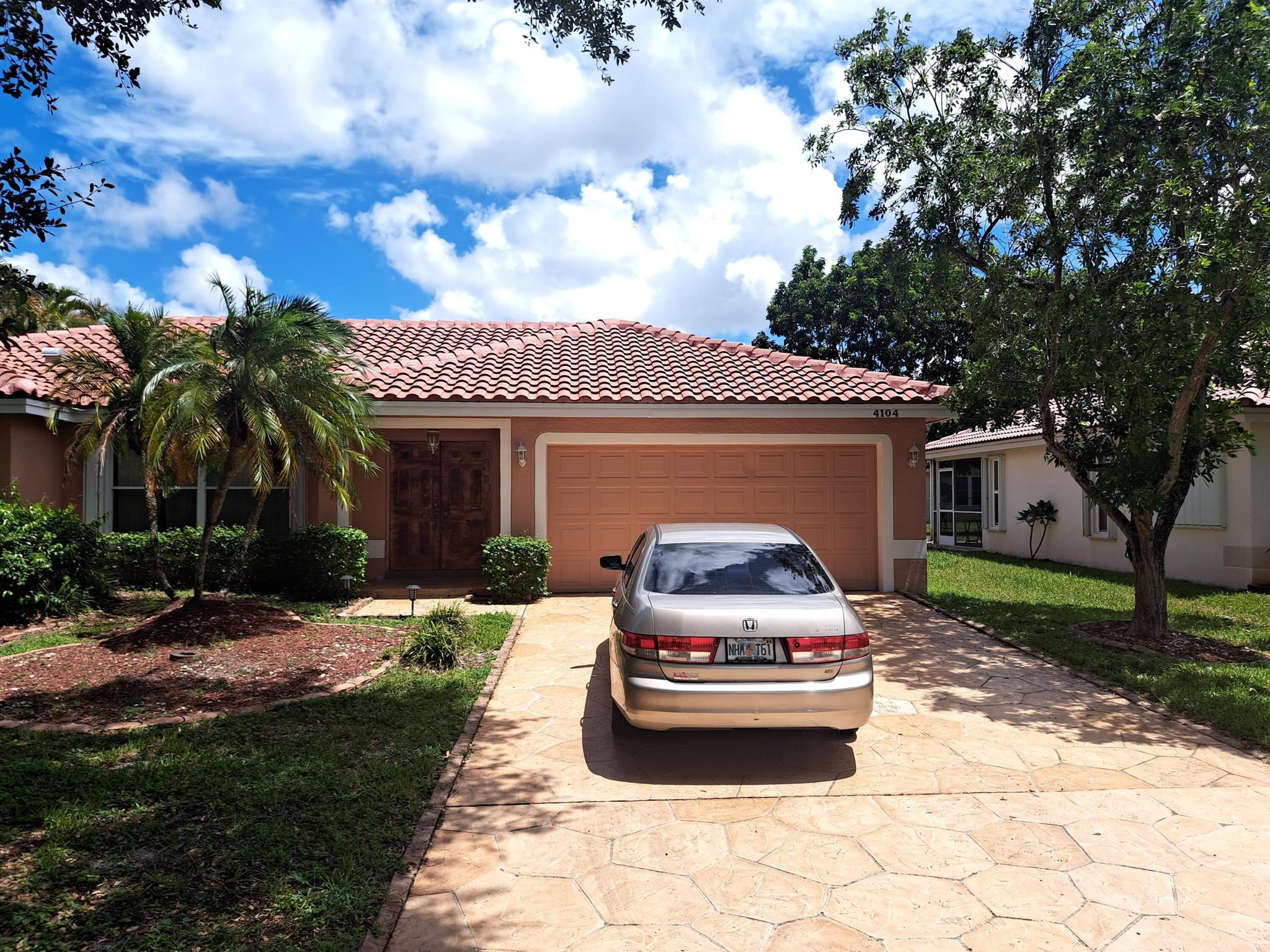 Welcome to Winston Park Community!!Great opportunity, one story house with four bedrooms two bathrooms NEW ROOF, water heater 2years old, a/c 4 yeas old. Screen patio pool, vaulted ceiling. Close to major highways for easy access. Information reliable but not guaranteed all measures should be verified independently.