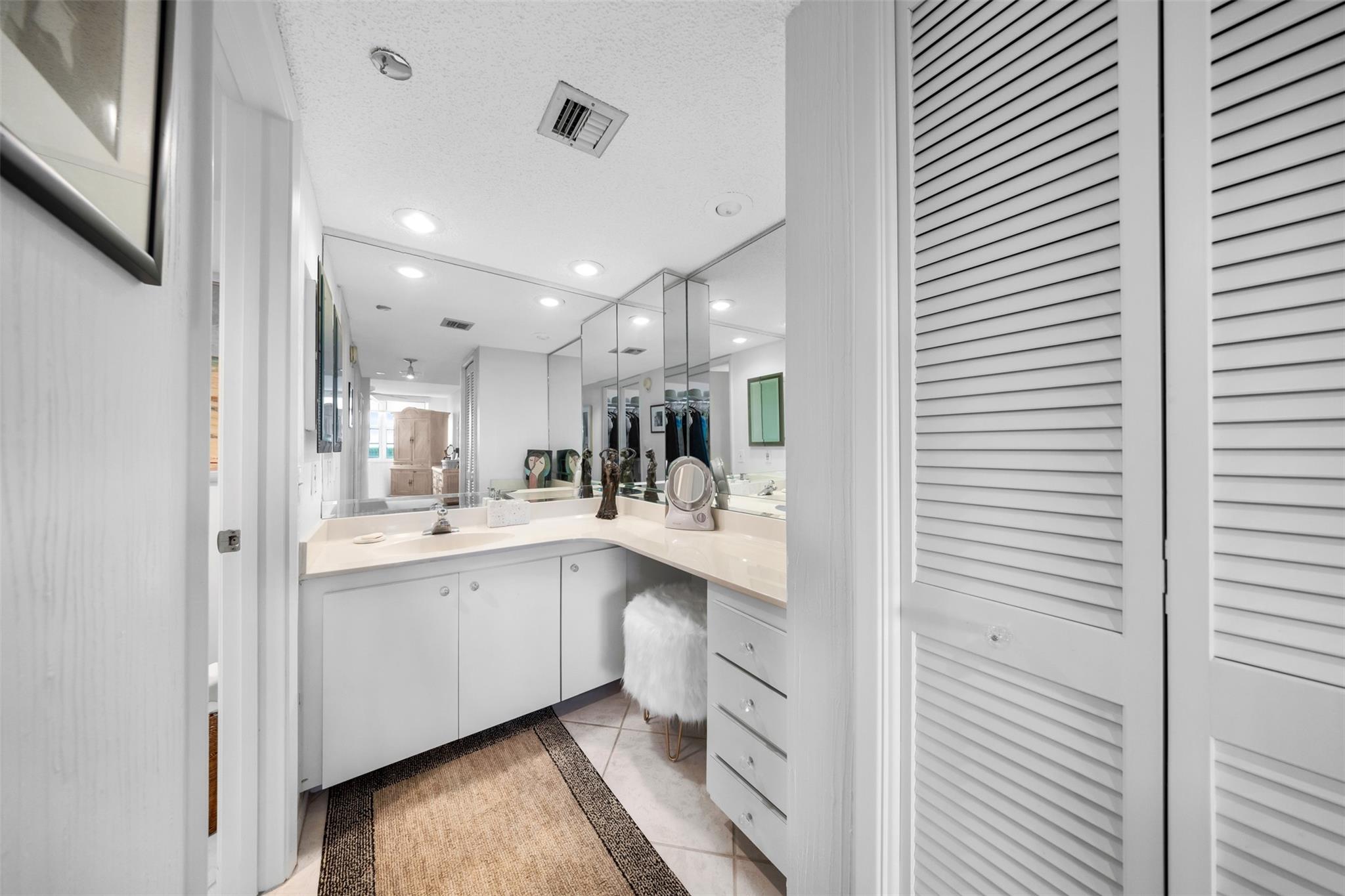 OAKS WAY - Residential