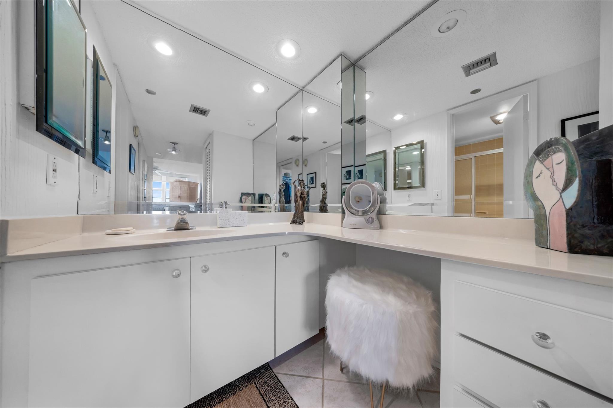 OAKS WAY - Residential