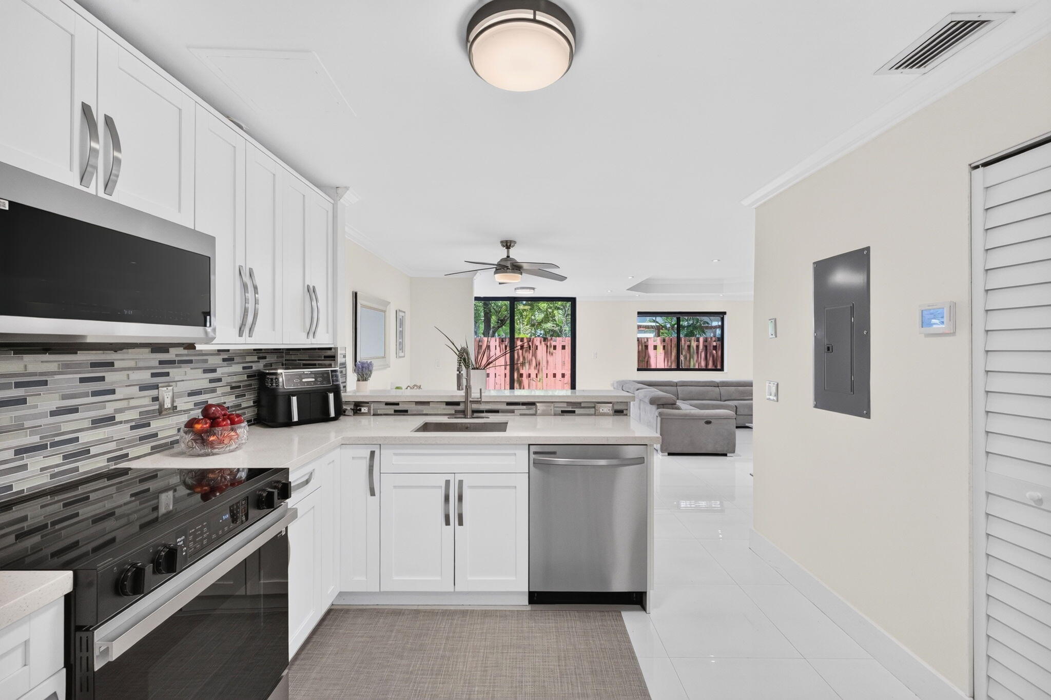 343 IVES DAIRY Road 343-06, Miami, FL, 33179/$314,900 4 343 IVES DAIRY Road 343-06