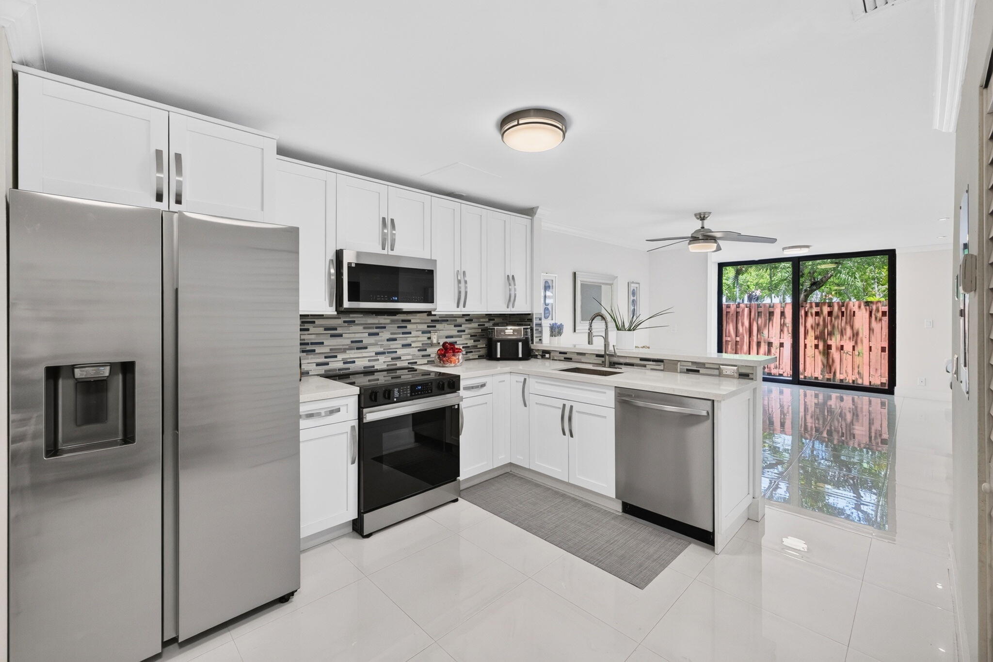 343 IVES DAIRY Road 343-06, Miami, FL, 33179/$314,900 3 343 IVES DAIRY Road 343-06
