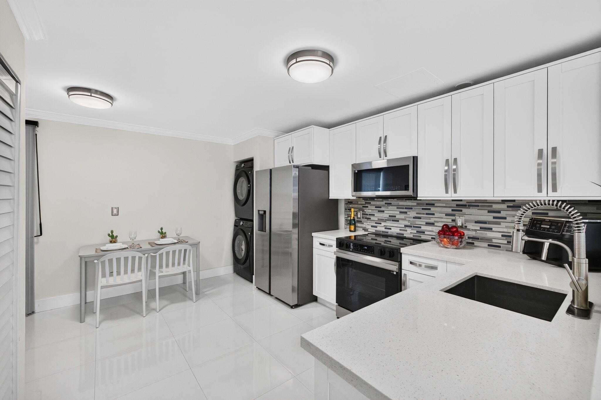 343 IVES DAIRY Road 343-06, Miami, FL, 33179/$314,900 2 343 IVES DAIRY Road 343-06