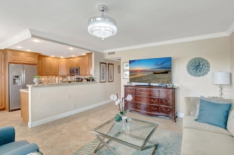 Tiny photo for 453 Richmond F, Deerfield Beach, FL 33442 (MLS # B26089774)