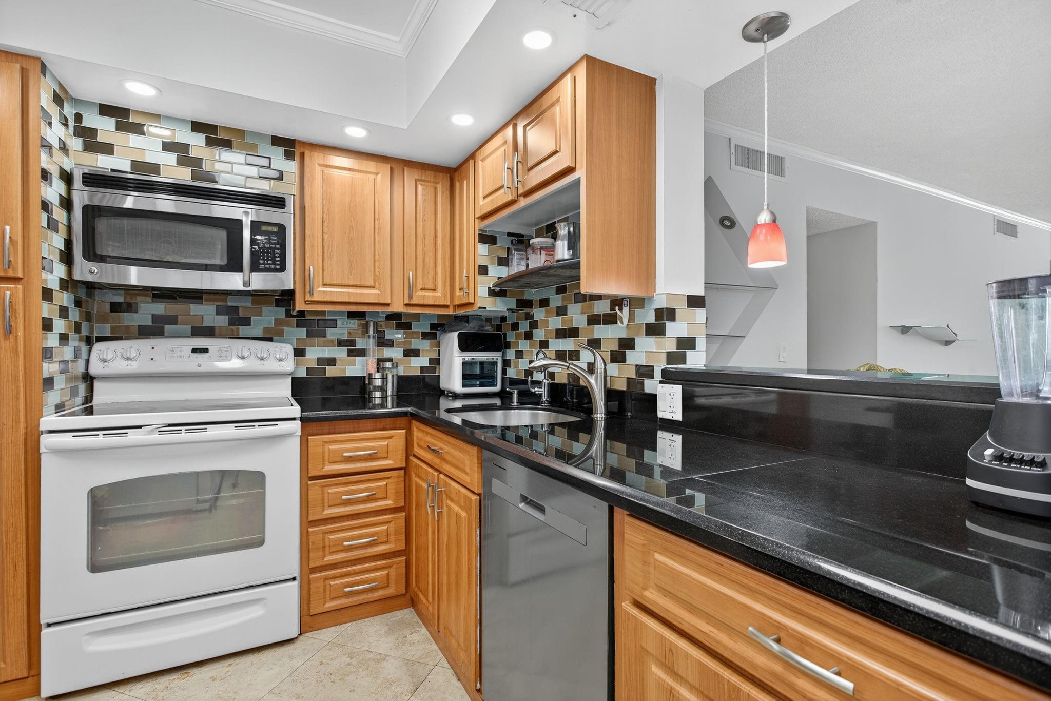 No 20 Palm-Aire Country C - Residential Lease