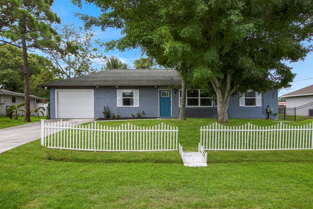 Photo of 321 SW Buswell Avenue Ave, Port Saint Lucie, FL 34983 (MLS # R10823864)