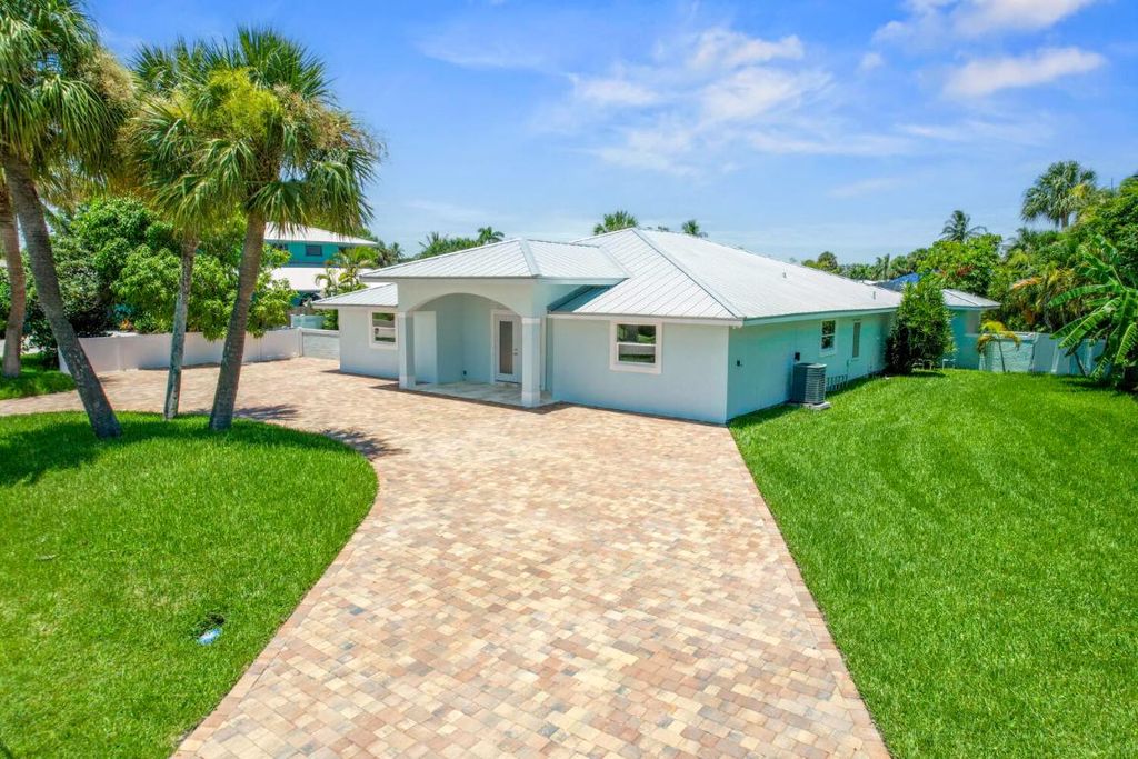 Photo of 1718 Rio Vista Drive, Fort Pierce, FL 34949 (MLS # R10979414)
