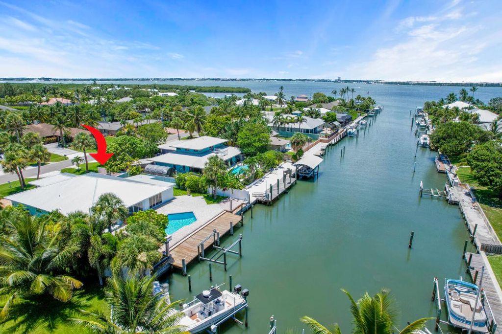 Photo of 1718 Rio Vista Drive, Fort Pierce, FL 34949 (MLS # R10979414)