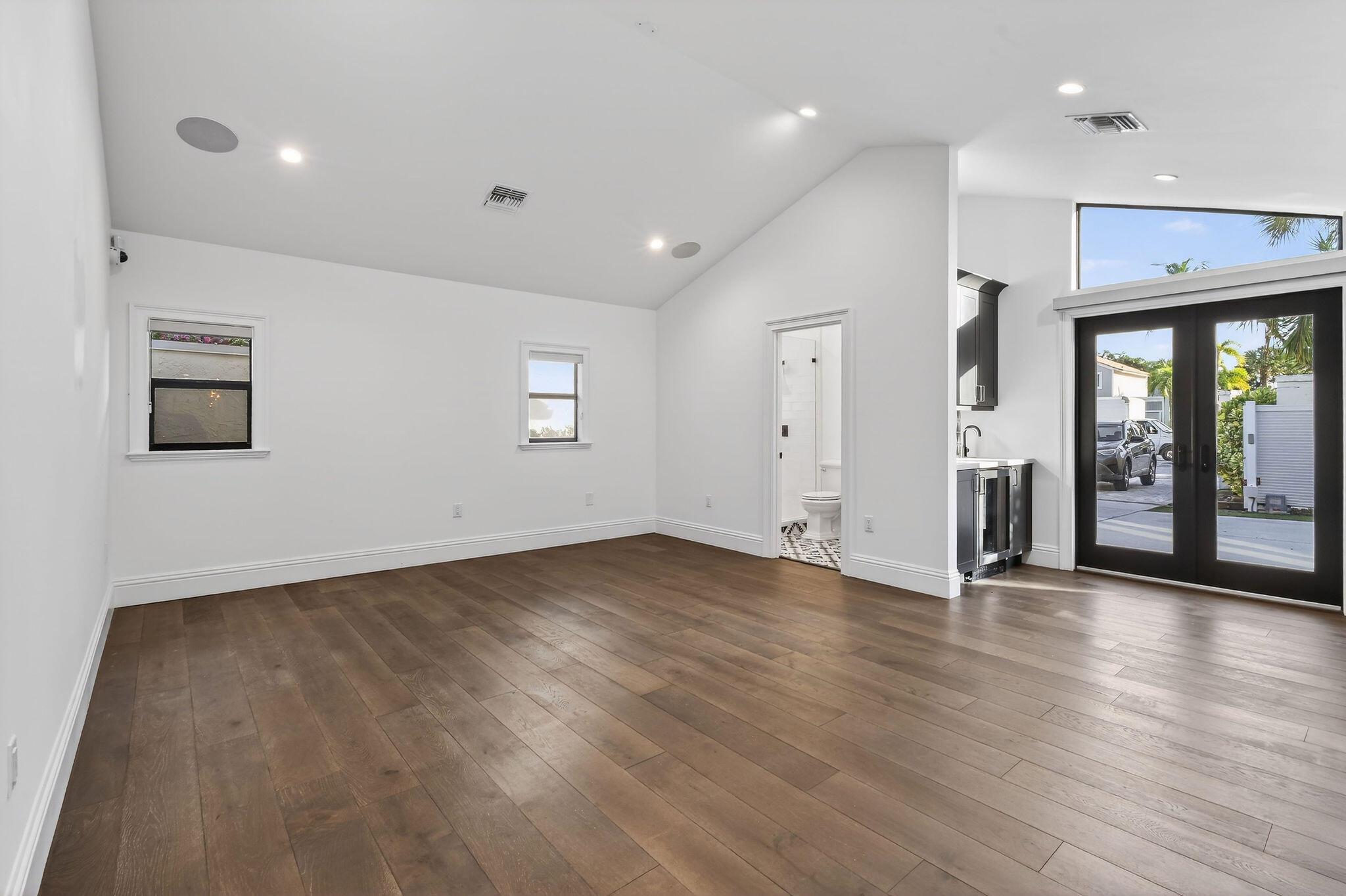 OCEAN WALK PLACE PH - Residential