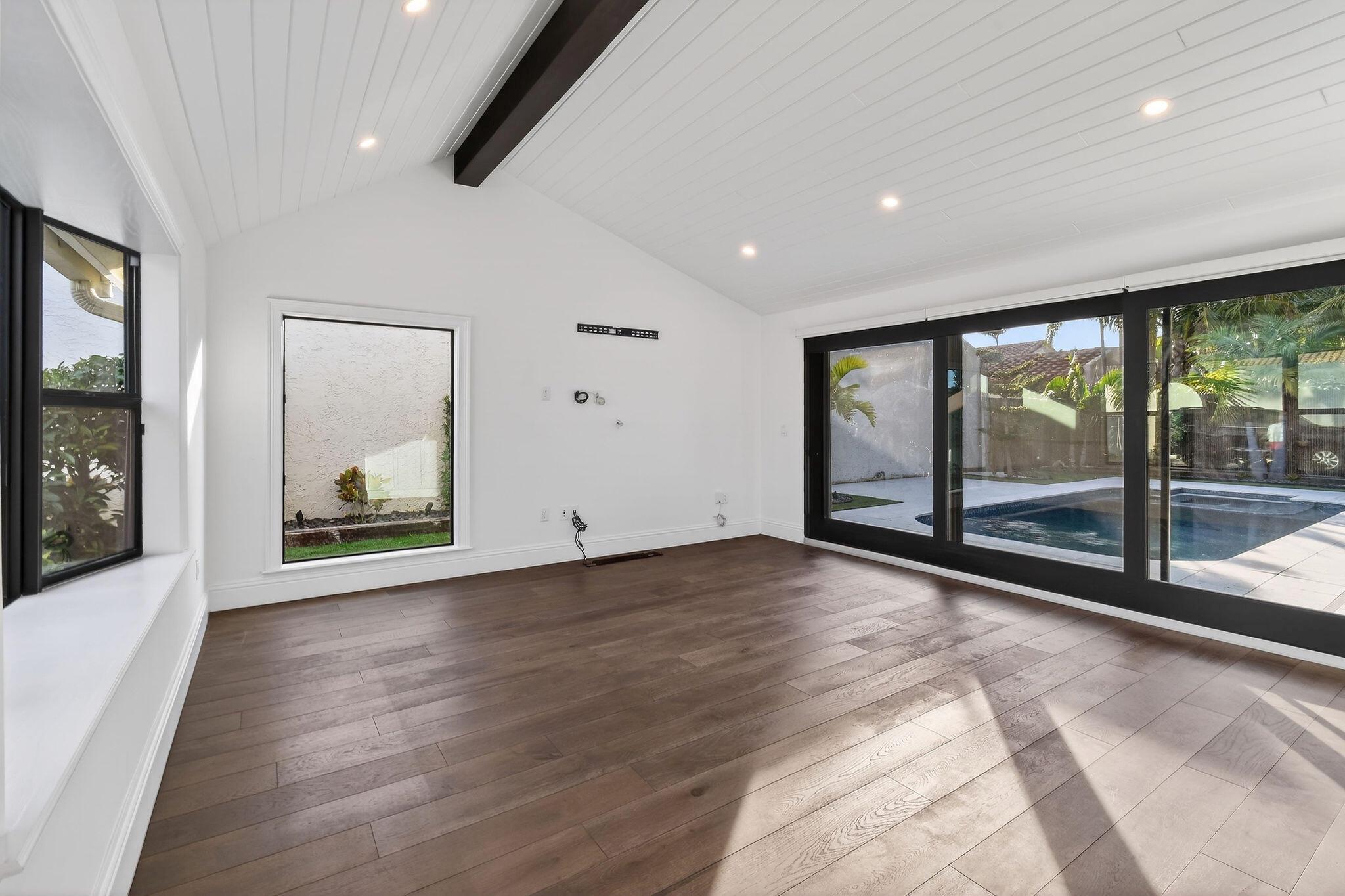 OCEAN WALK PLACE PH - Residential