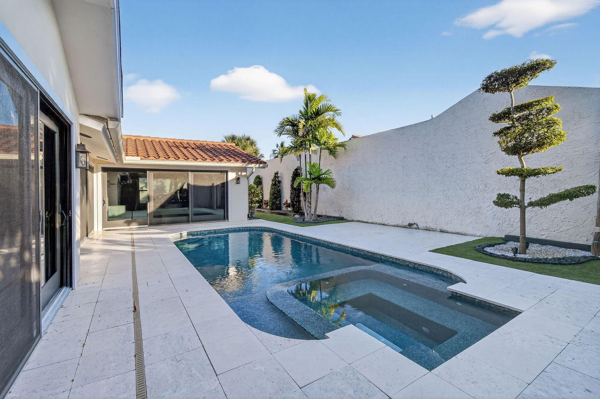 OCEAN WALK PLACE PH - Residential