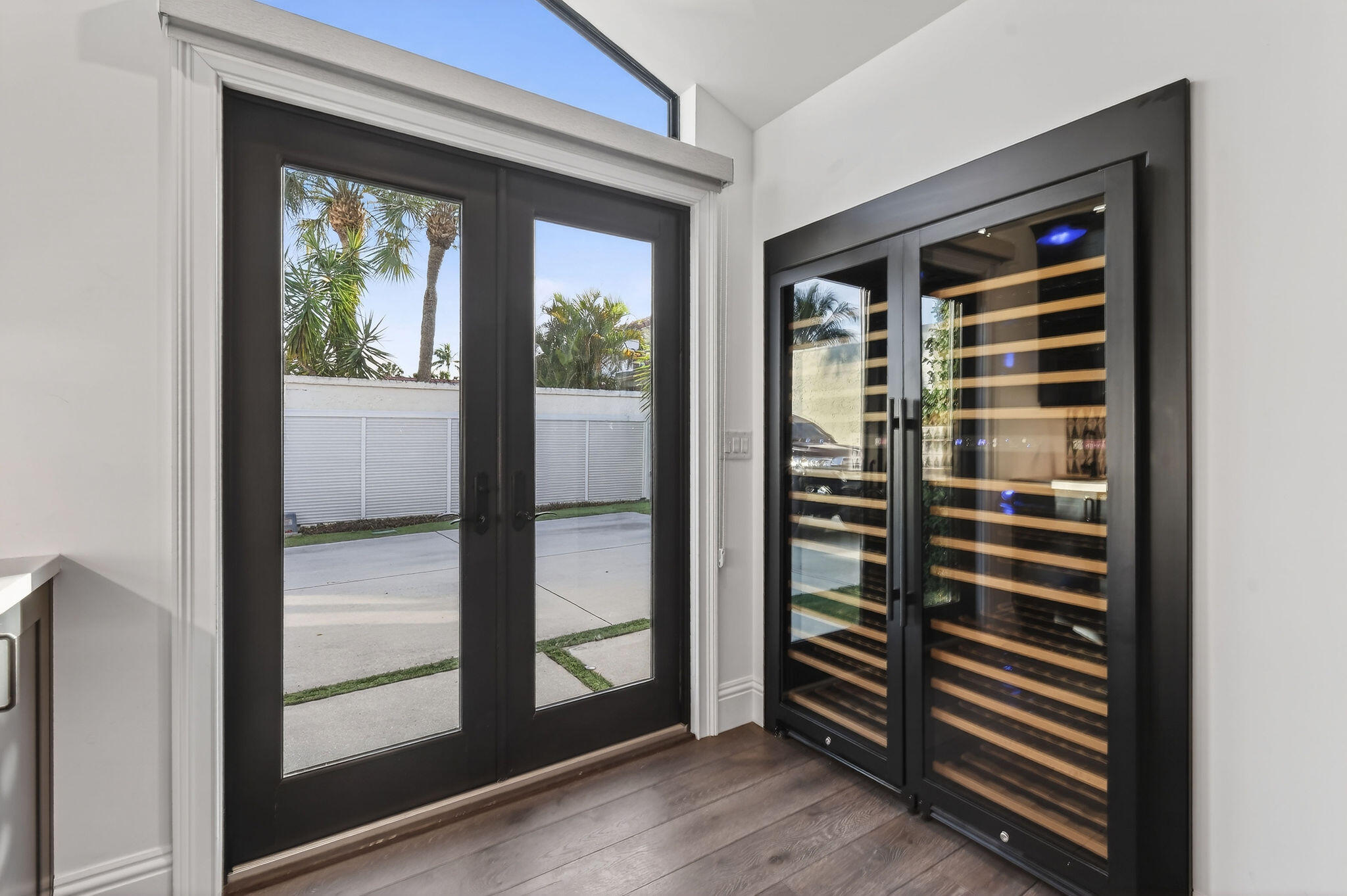 OCEAN WALK PLACE PH - Residential