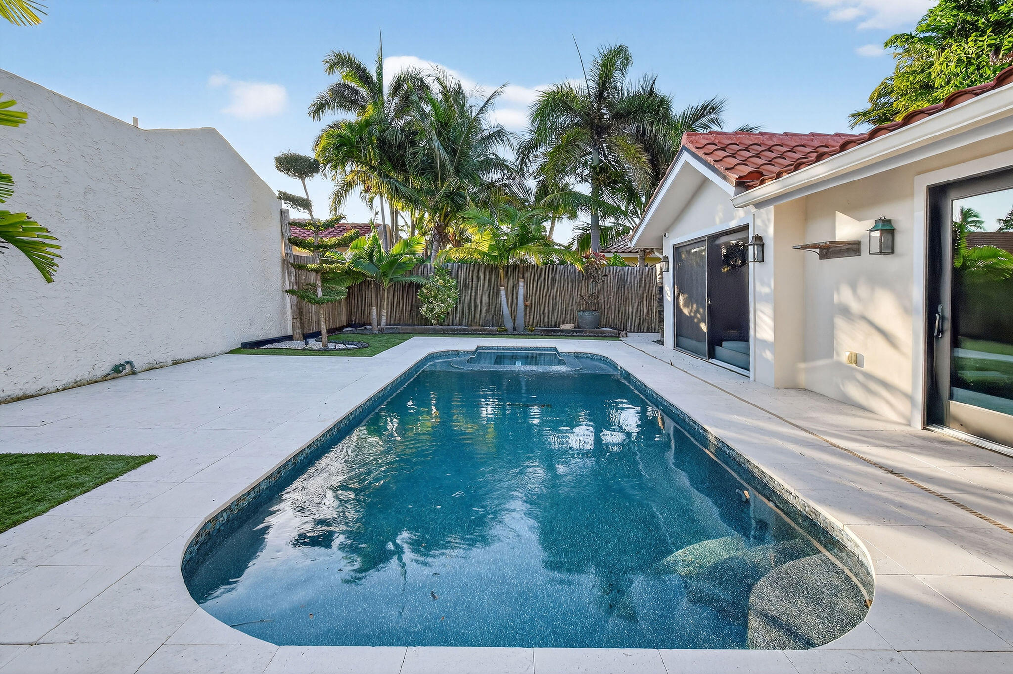 OCEAN WALK PLACE PH - Residential