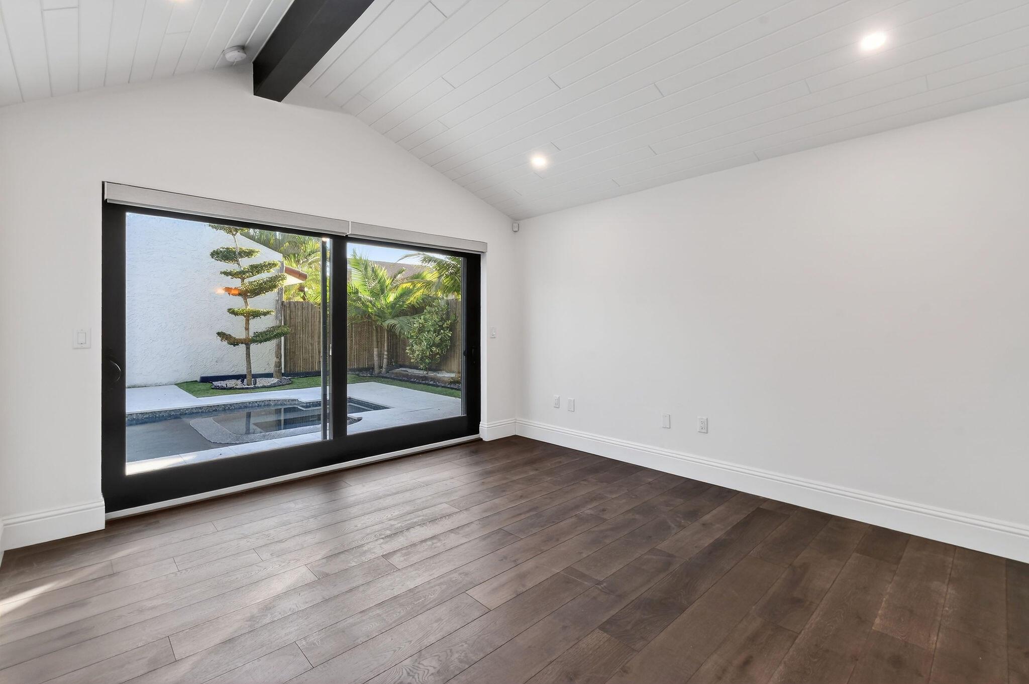 OCEAN WALK PLACE PH - Residential