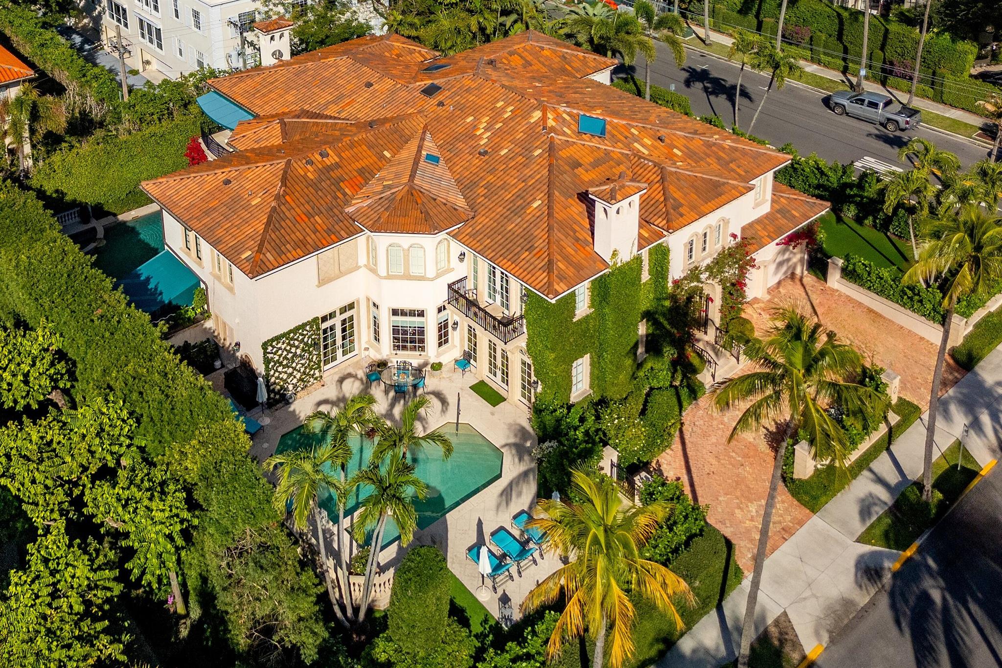 401 Chilean Avenue