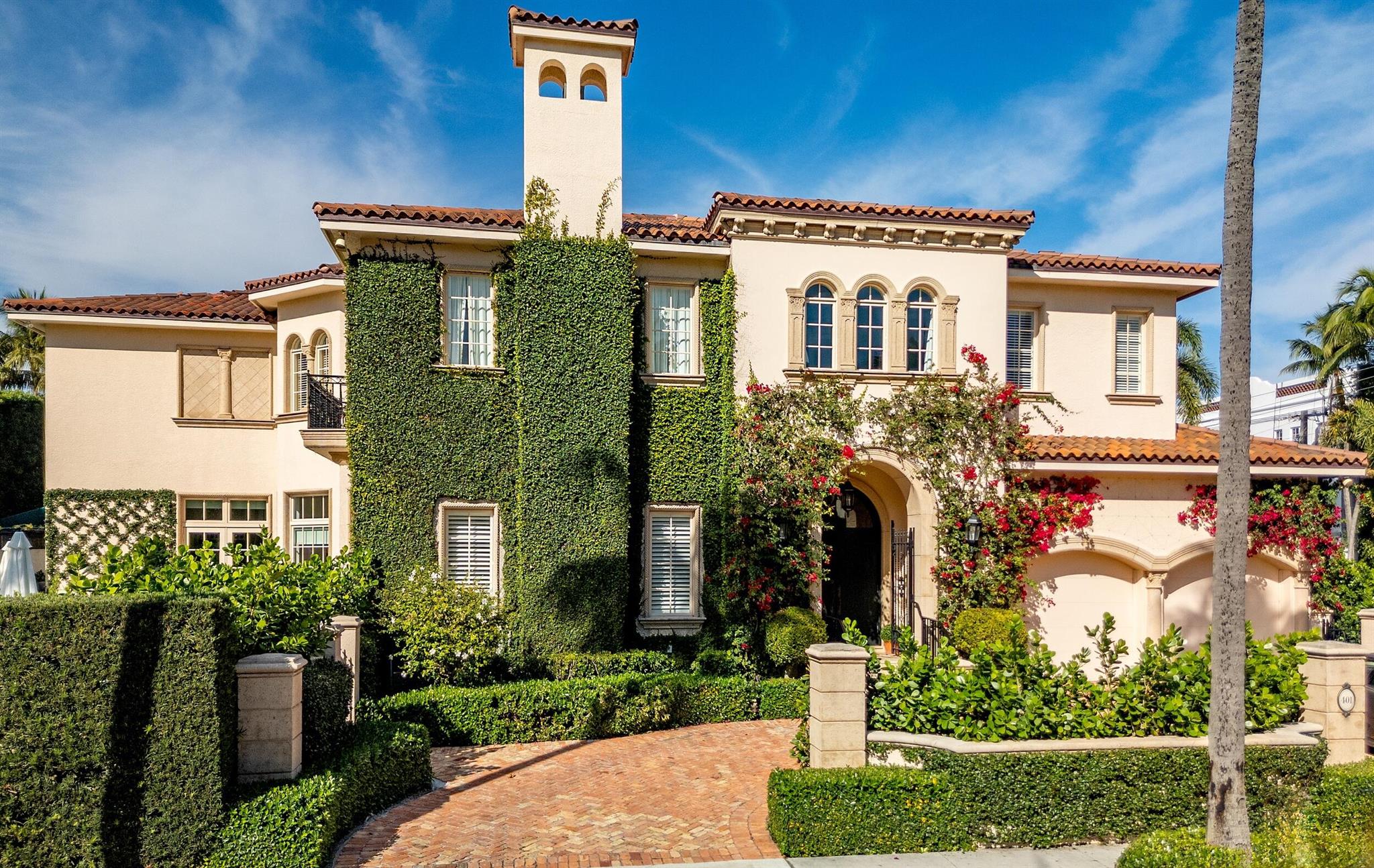 Beautiful, Light and Bright Mediterranean style townhome with soaring ceilings, 3 bedrooms plus den, 5 full bathrooms, and powder room. Large formal living room with fireplace, formal dining room, and kitchen with breakfast area. Fabulous den with courtyard patio. Expansive Primary Wing complete with sitting room, dual bathrooms and walk-in closets, and lounge area. The backyard features swimming pool with spa, large patio, and lush landscaping perfect for serene outdoor living. Additional highlights include elevator, large laundry room, and 2-car garage. Phenomenal In-Town location on the Lake Block of Chilean Avenue, just two blocks from the renowned shopping and dining of Worth Avenue.