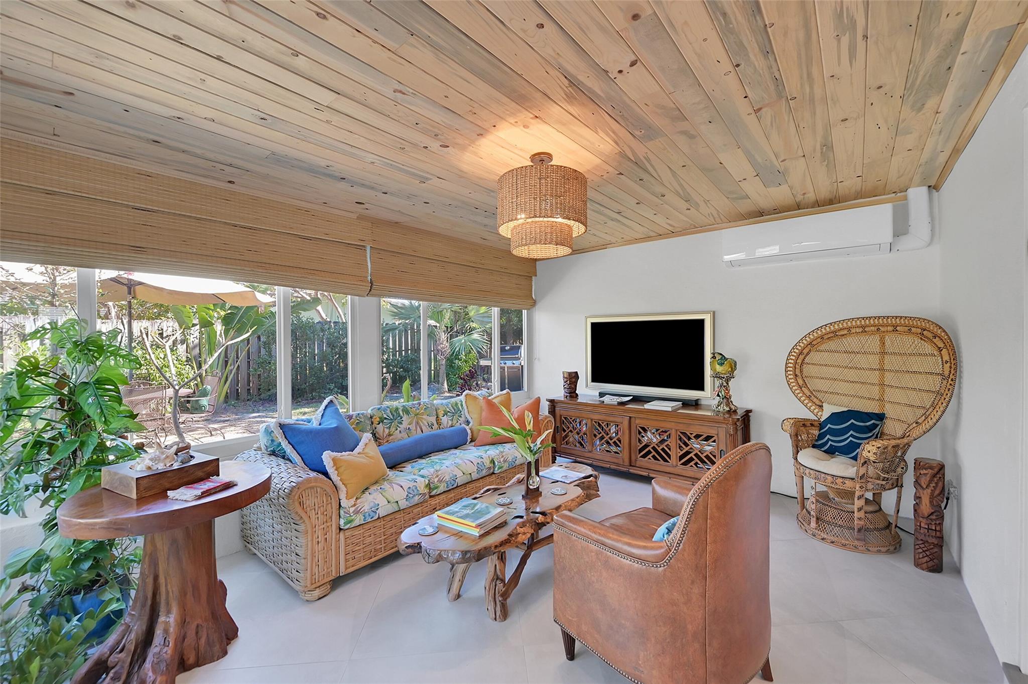 1240 NE 27th Ave, Pompano Beach, FL, 33062/$649,999 2 1240 NE 27th Ave