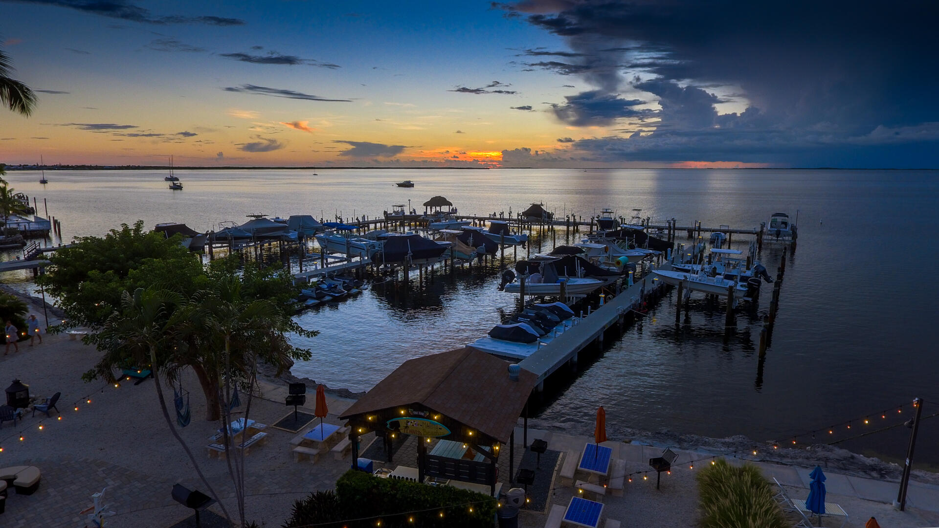 MOON BAY - Residential