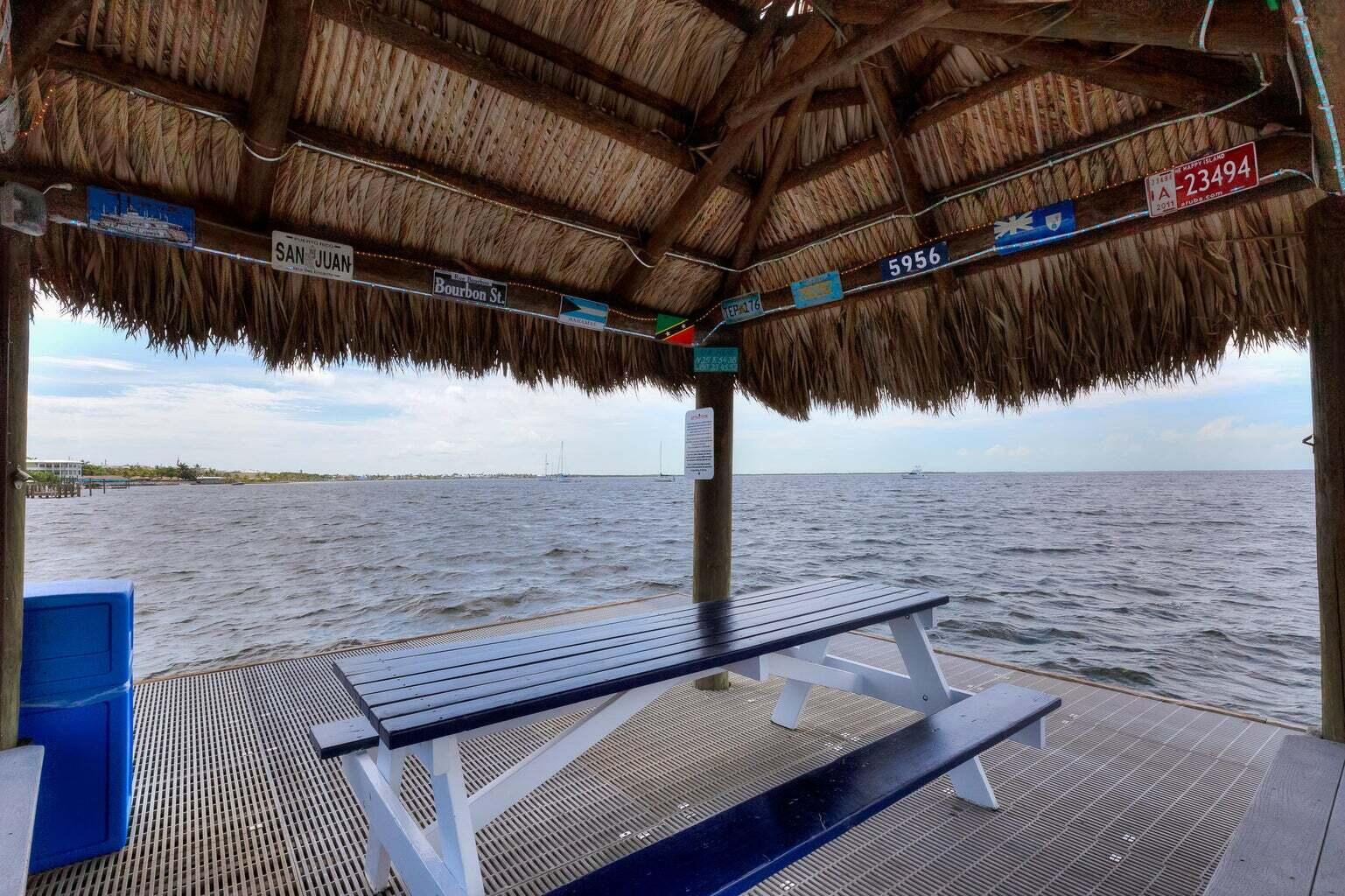 MOON BAY - Residential