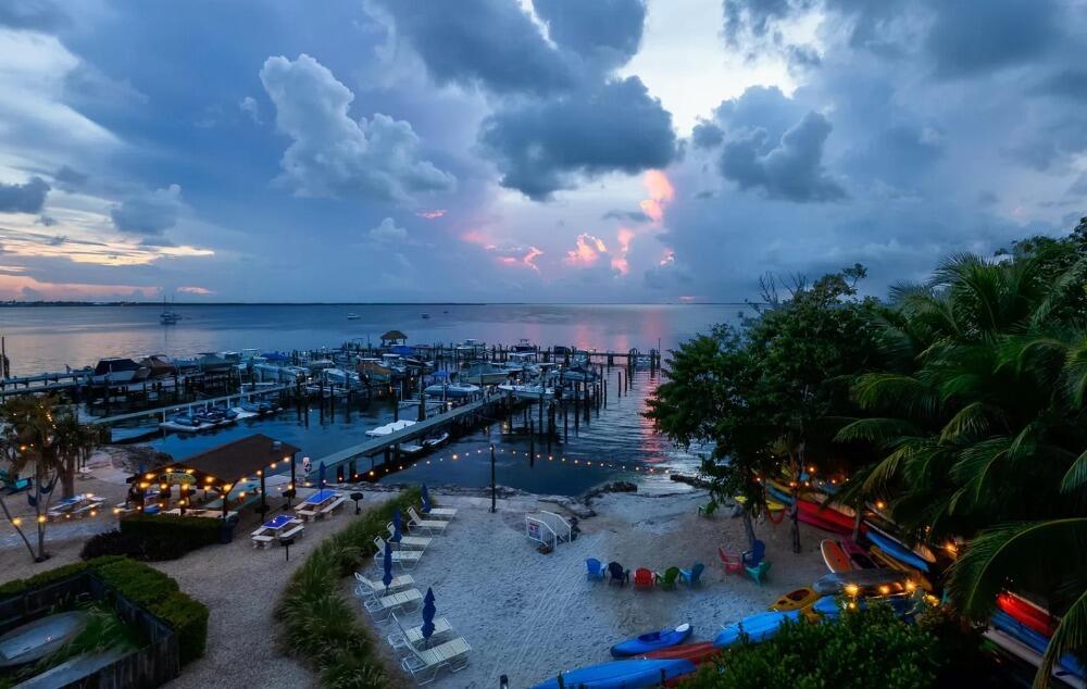 MOON BAY - Residential