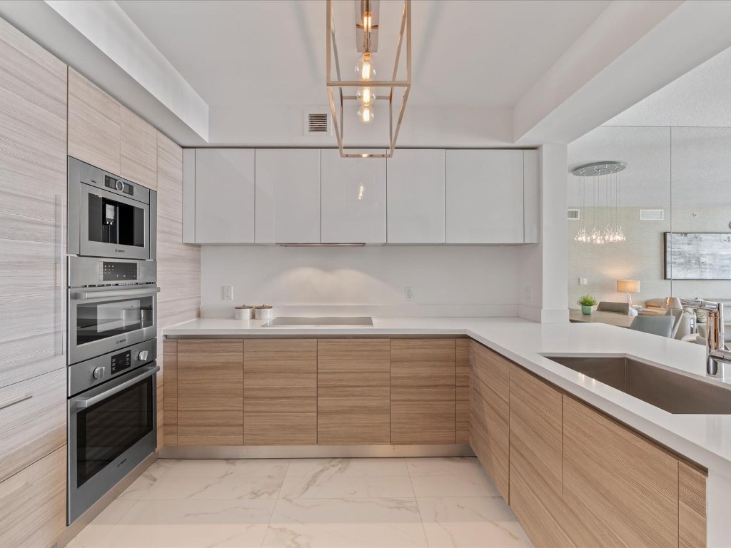 PARQUE TOWERS CONDO - Residential