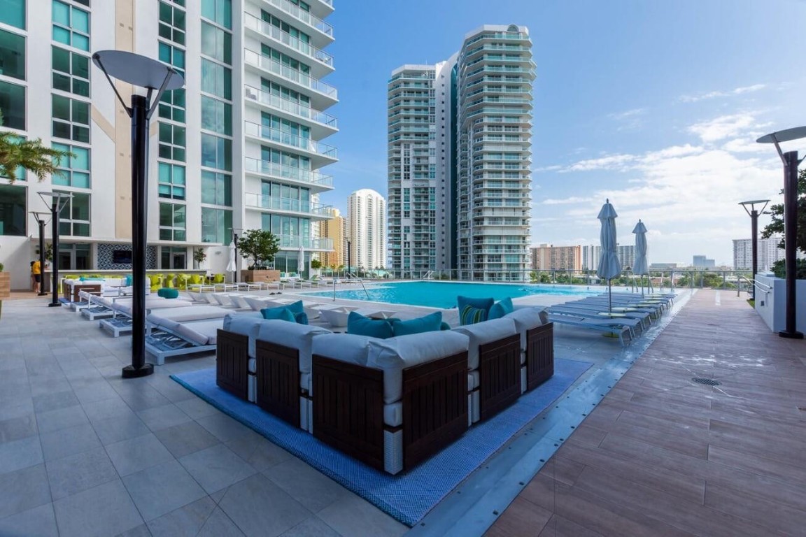 PARQUE TOWERS CONDO - Residential
