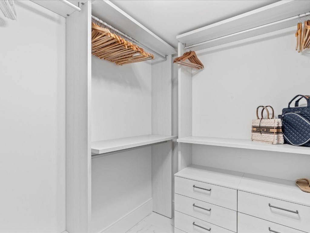 PARQUE TOWERS CONDO - Residential