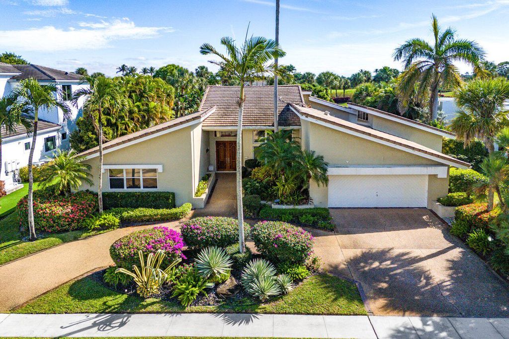 Photo of 4770 Tree Fern Drive, Delray Beach, FL 33445 (MLS # R11054181)