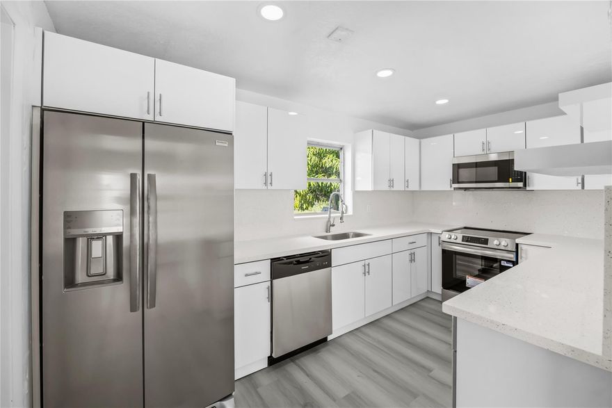 $7,500 SELLER CONTRIBUTION TOWARDS BUYER’S CLOSING COSTS OR INTEREST RATE BUY-DOWN. REJUVANTATED, SPACIOUS, TURN-KEY 32 W/ 1-CAR GARAGE. NO HOA.  NO APPOINTMENT REQUIRED. COME AND FALL IN LOVE WITH YOUR NEW HOME.  POSSIBLE SELLER'S CONCESSION.