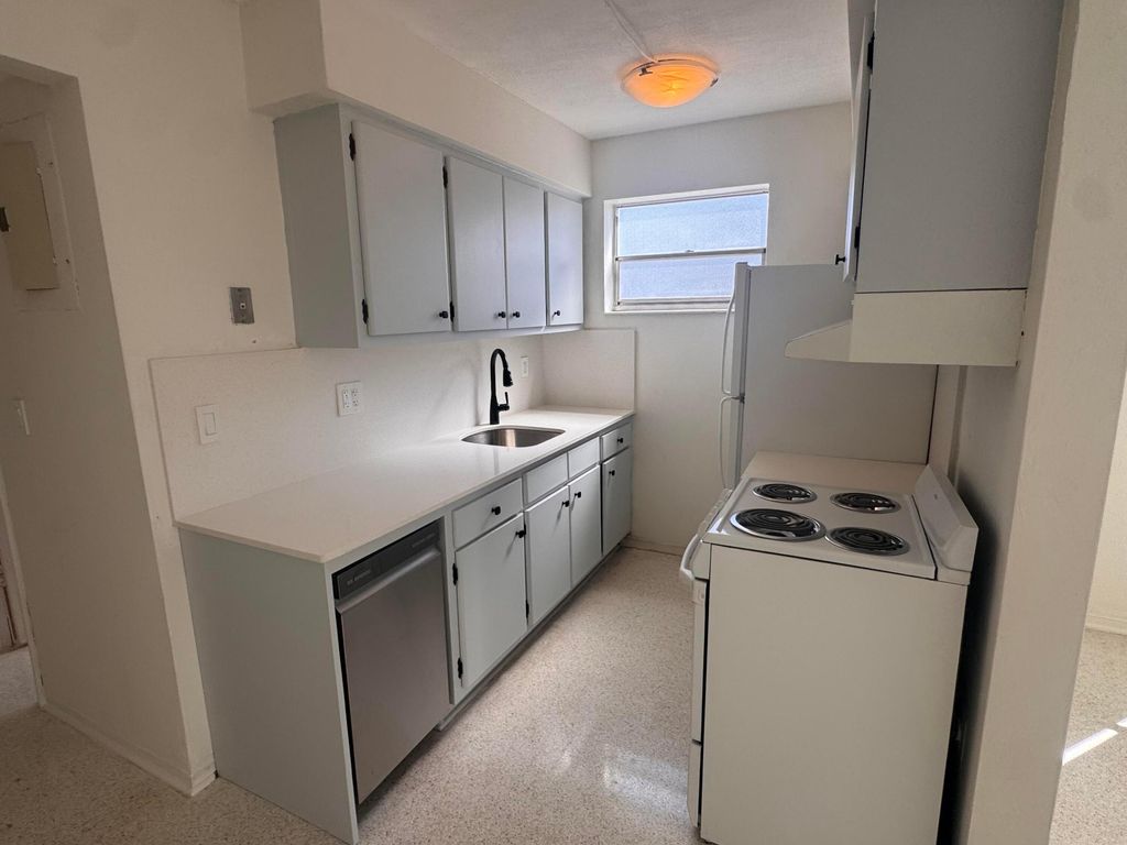 Photo of 1555 Tyler Street #12, Hollywood, FL 33020 (MLS # B26003907)