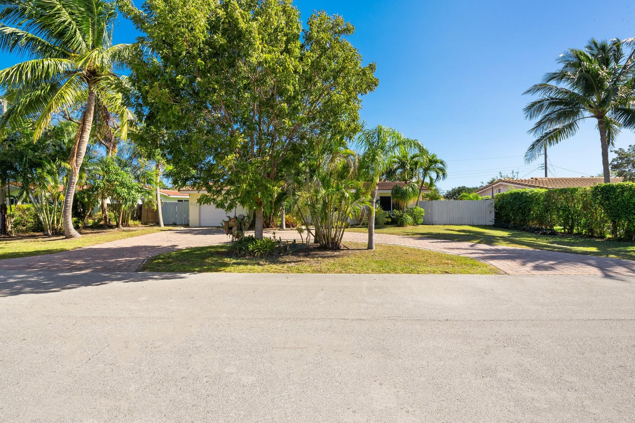 806 SE 9th Ave