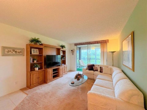 Photo of 6935 HUNTINGTON Lane #404, Delray Beach, FL 33446 (MLS # B26090257)